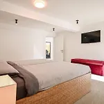 Lovely In דירה