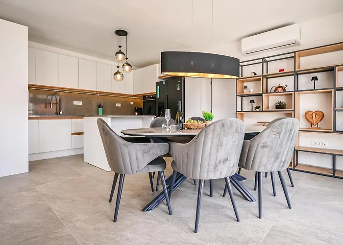 Apartment Stunning In *